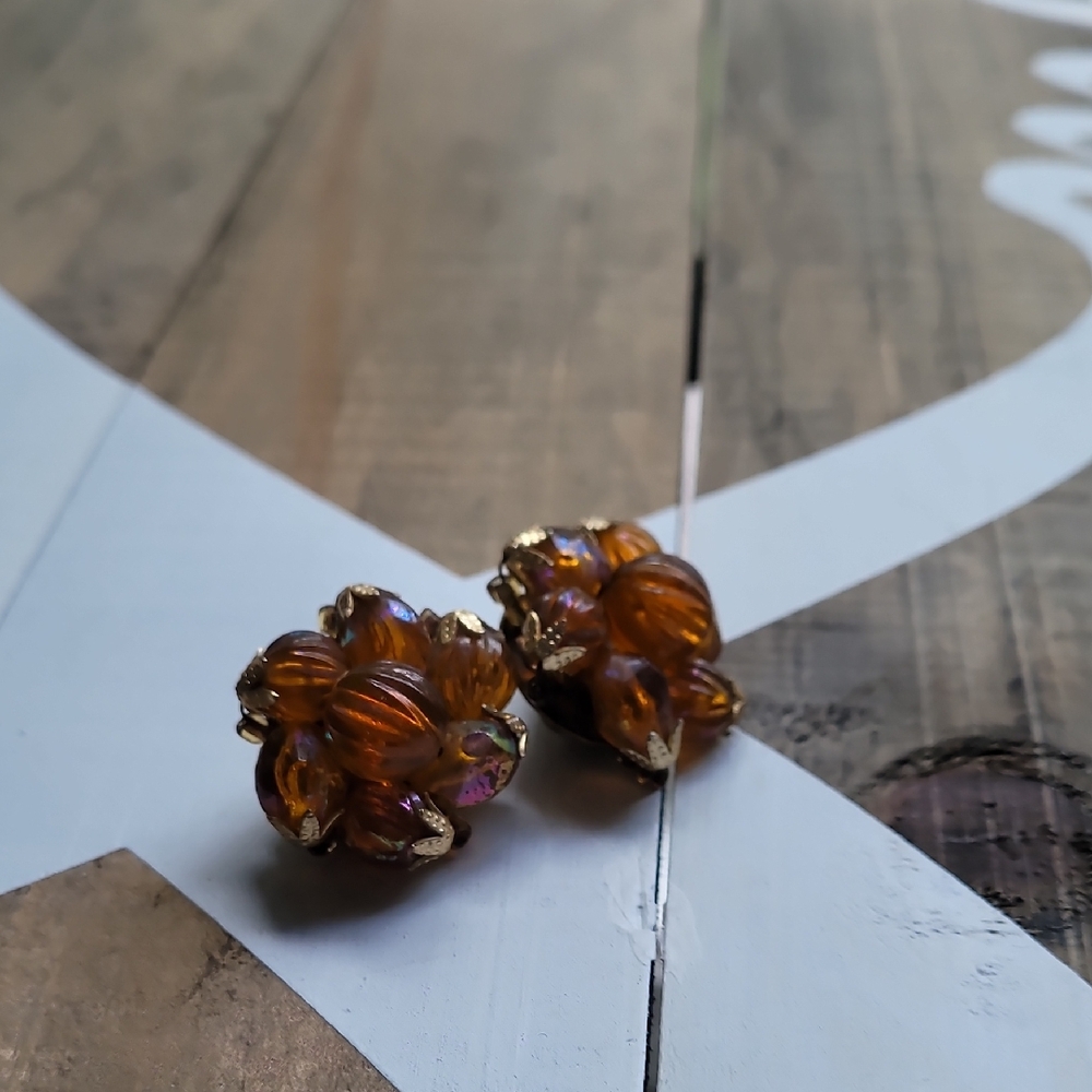 1989s Vintage Elegant Gold and Brown Cluster Earrings
